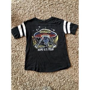 BNWOT F21 Boston band tee, Sz S